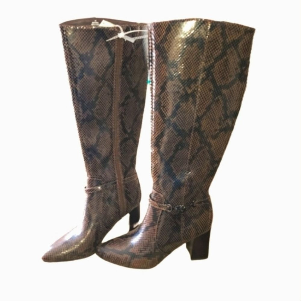 Bandolino Brenda2 NWT Women's 7M Tall Boots Snake's Skin‎ Style Brown and Black